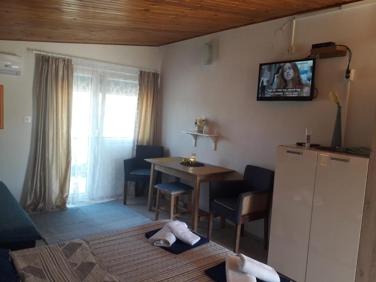 Apartments Carev 1293 耶泽拉 外观 照片
