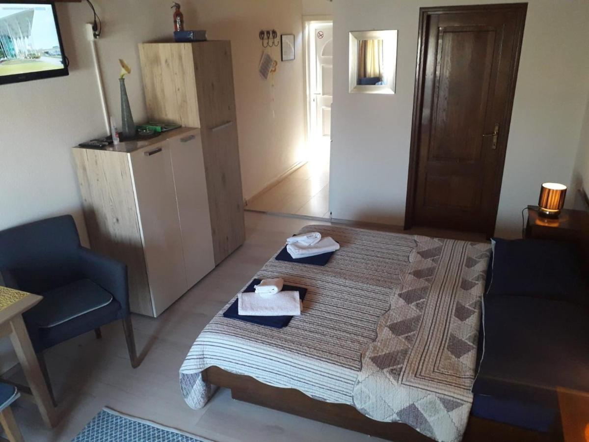 Apartments Carev 1293 耶泽拉 外观 照片